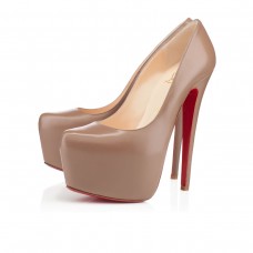 Женские кожаные бежевые туфли Christian Louboutin Pigalle