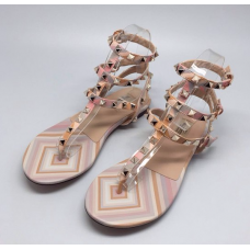 Женские кожаные сандалии Valentino Garavani Rockstud цветные