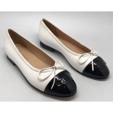 Женские кожаные  брендовые  балетки Chanel Cruise белые с черным