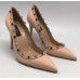 Эксклюзивная брендовая модель Женские летние кожаные туфли Valentino Garavani Rockstud бежевые с отделкой