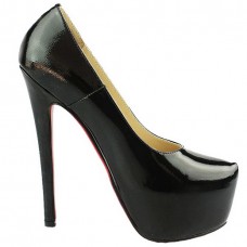 Женские лакированные туфли на платформе Christian Louboutin Pigalle