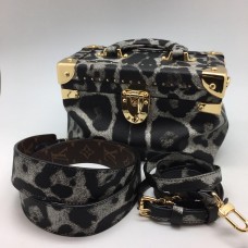 Женская  брендовая кожаная сумка Louis Vuitton Grey Leo V