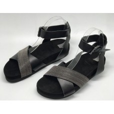 Женские замшевые сандалии Brunello Cucinelli черные с серебристым украшением