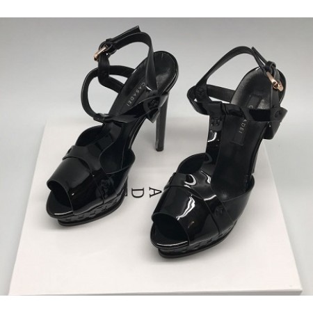 Эксклюзивная брендовая модель Женские лаковые босоножки на платформе и высоком каблуке Casadei черные