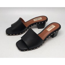 Женские кожаные босоножки Valentino Garavani Rockstud черные