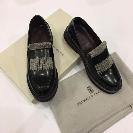 Эксклюзивная брендовая модель Женские осенние кожанные ботинки (дерби) Brunello Cucinelli черные на низком каблуке